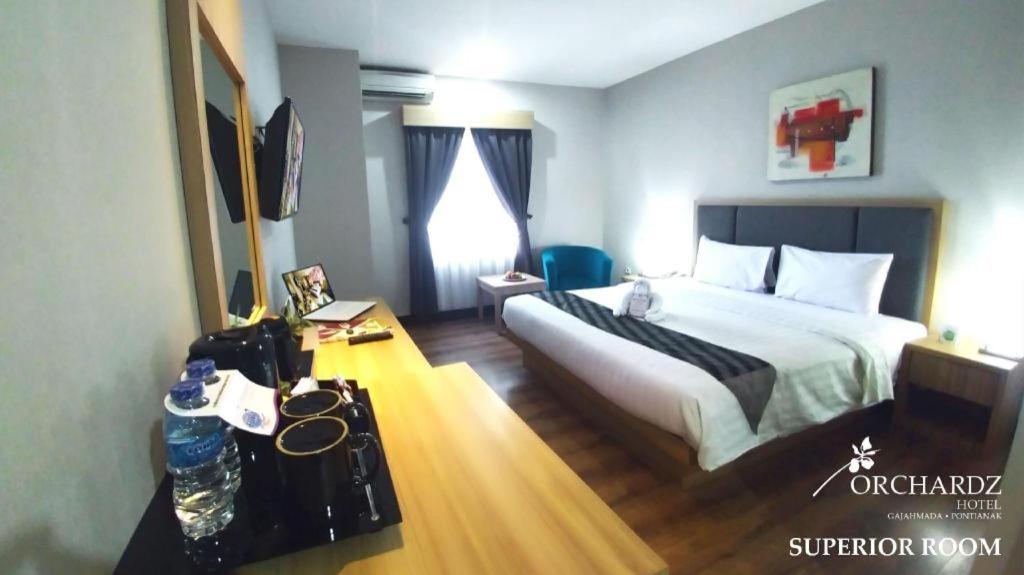 Orchardz Hotel Gajah Mada Pontianak Exteriör bild