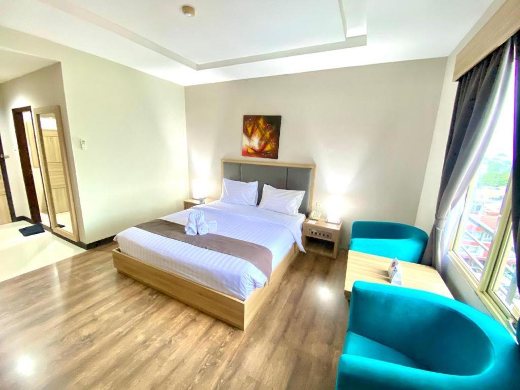 Orchardz Hotel Gajah Mada Pontianak Exteriör bild